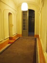 Shampoing moquette d’entrée d’immeuble à fort passage près de Montpellier  dans une résidence